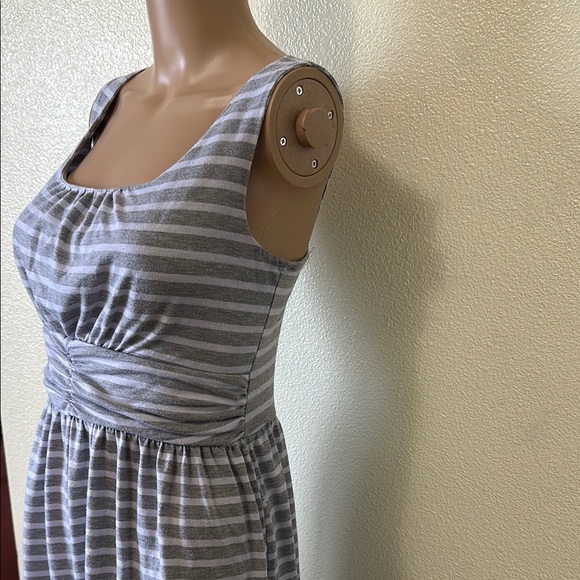 Striped Grey and White Sleeveless Dress - Picture 4 of 6